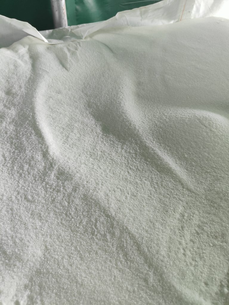 生产预熔莹石、氟化钙制品、冶金化渣剂，供给钢铁厂、陶瓷厂、玻璃厂、水泥厂等，助熔、化渣、脱硫除杂、提纯金属、省电增效。